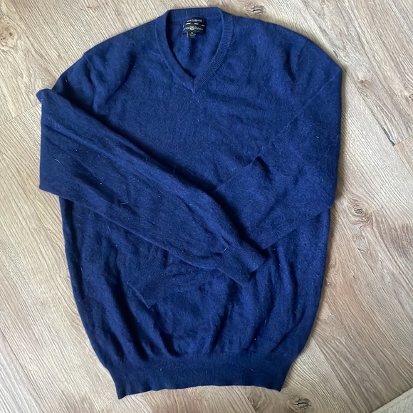 Club Room Men's V-Neck 100% Cashmere Sweater - Picture 2 of 4